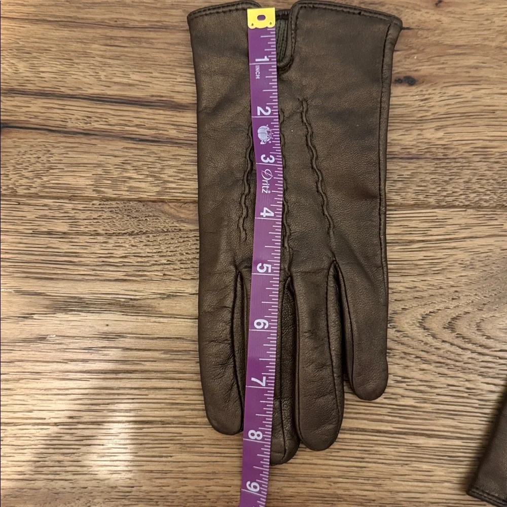 😊Merona Brown Leather Gloves. They have a bit of gold sheen.
